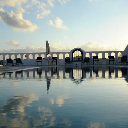 Kavallaris & 4* Messaria (Santorini)