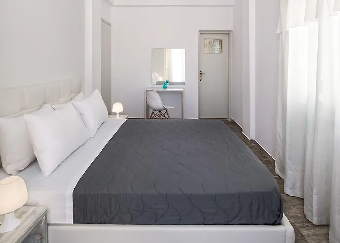 Kavallaris & Aparthotel Messaria (Santorini)