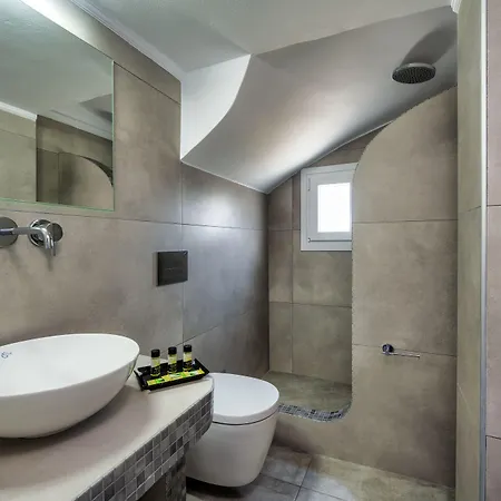 Kavallaris & Apartmanhotel 4*